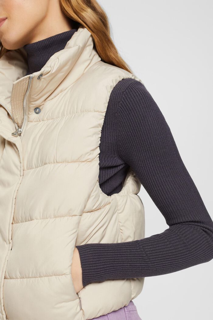 Cropped, quilted body-warmer, LIGHT TAUPE, detail image number 2