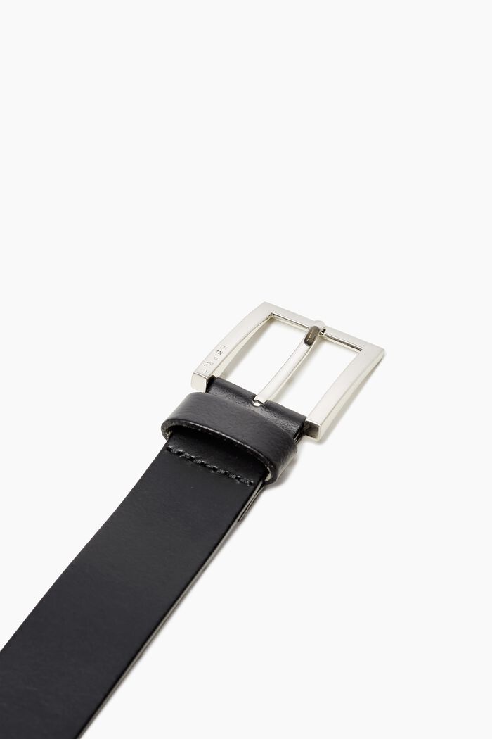 Leather belt with a satined metal buckle