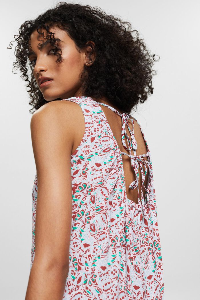 Patterned top with a back neckline