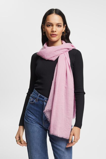 Scarf with crinkle effect