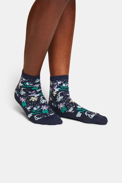 4-pack patterned socks in a gift box