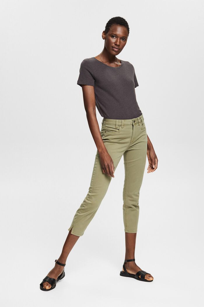 Stretchy capri-length trousers