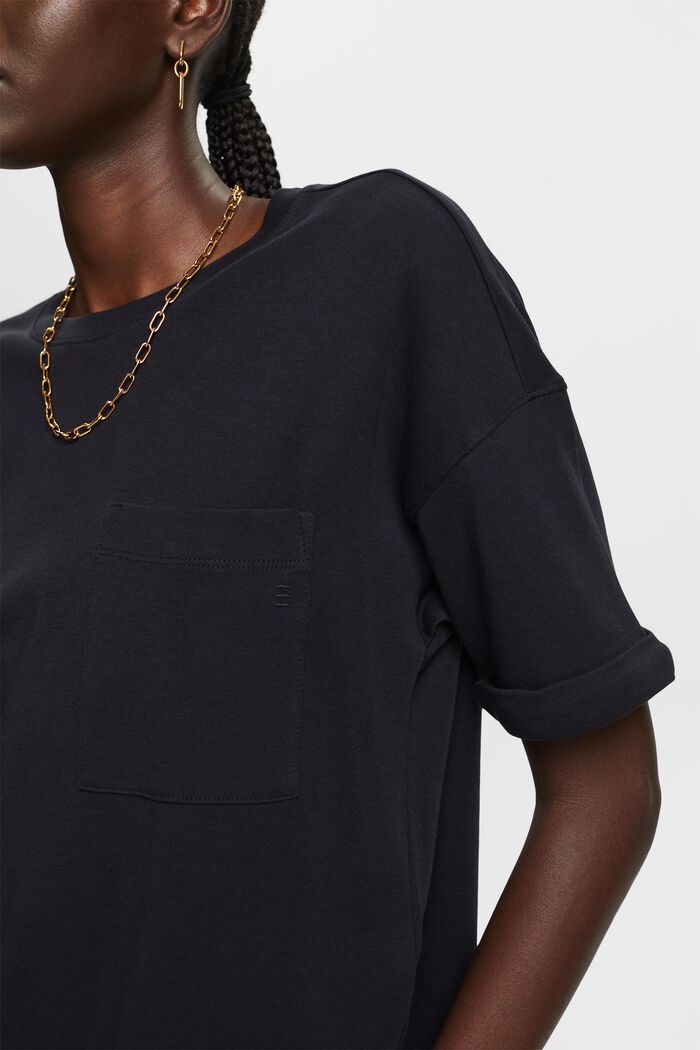 Oversized t-shirt with a patch pocket, BLACK, detail image number 2