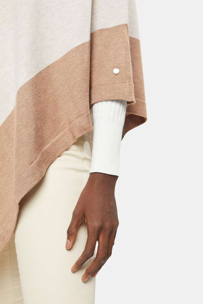 Two-tone poncho, LIGHT TAUPE, detail image number 1