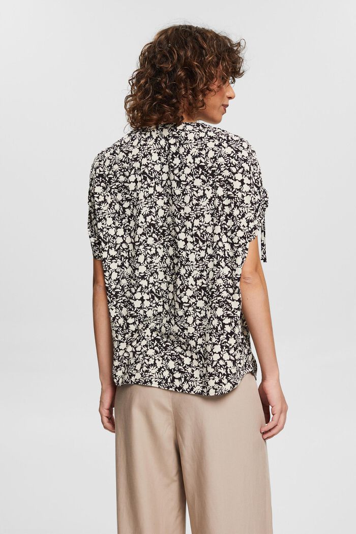 Blouse with a floral pattern, LENZING™ ECOVERO™, BLACK, detail image number 3