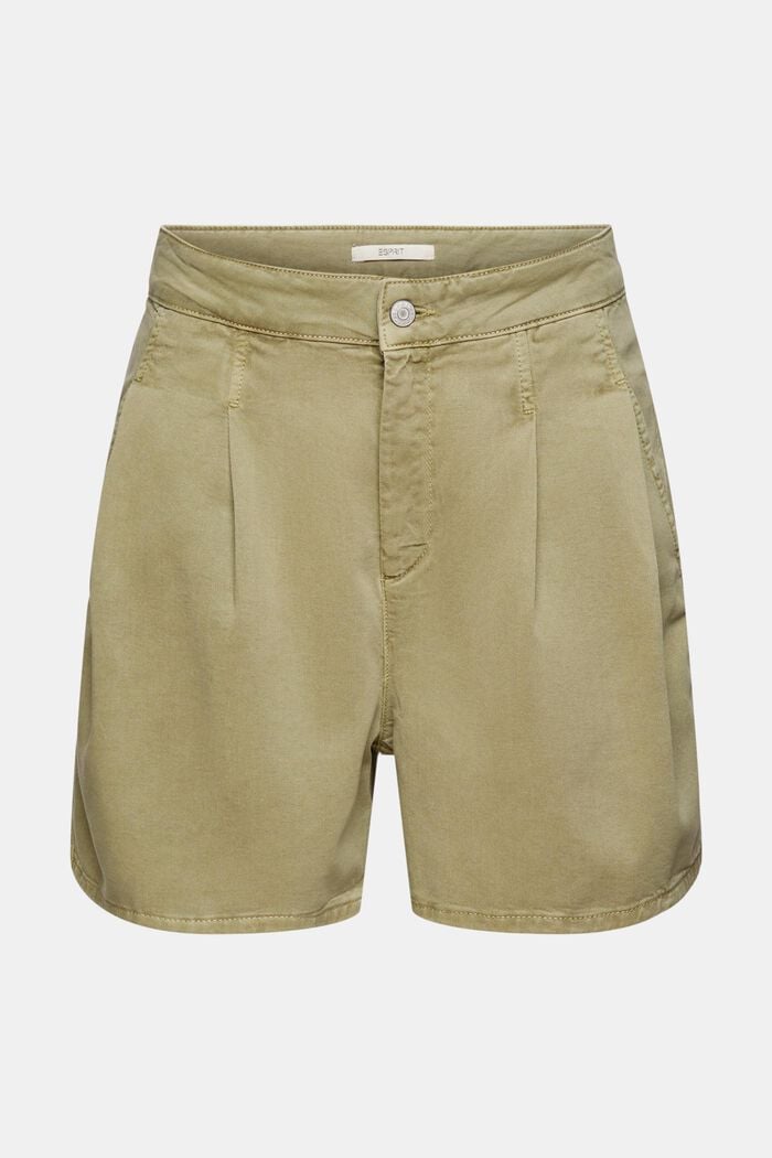 Shorts with waist pleats