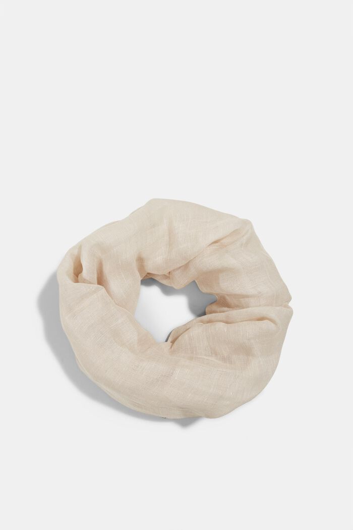 Made of blended linen: dainty snood