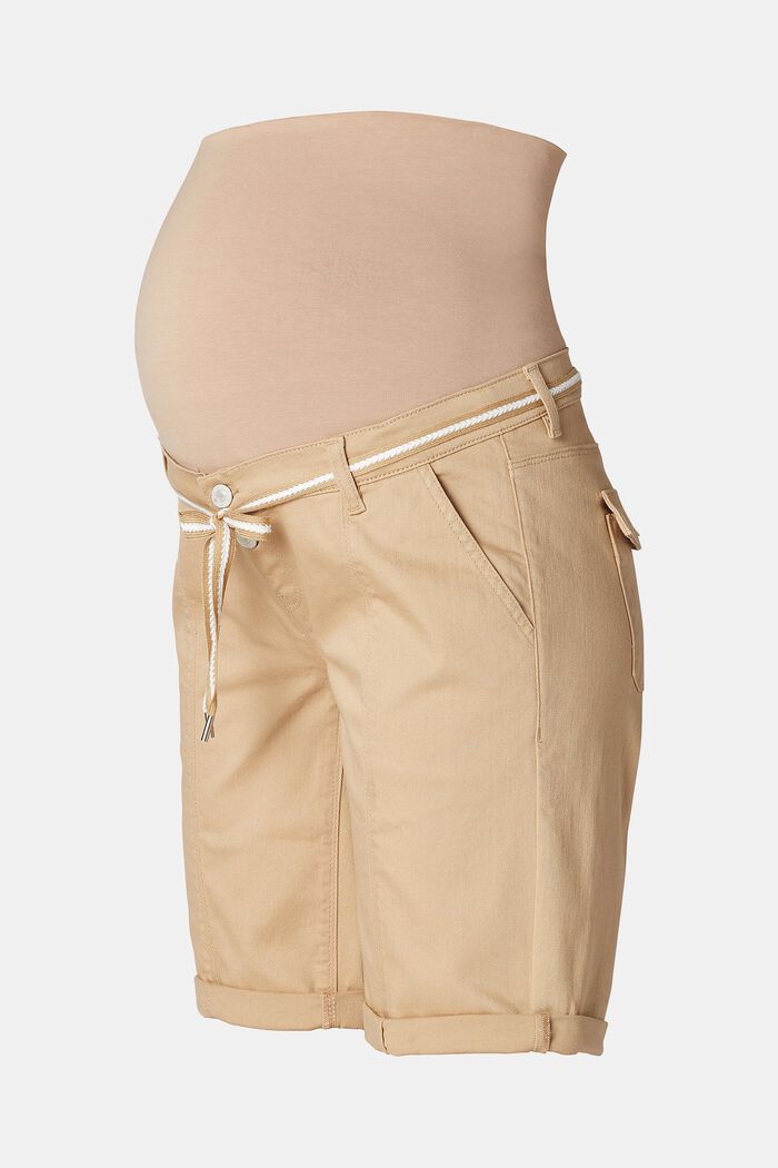 Shorts with an over-bump waistband and a belt