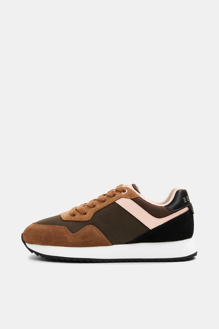 Trainers with leather elements