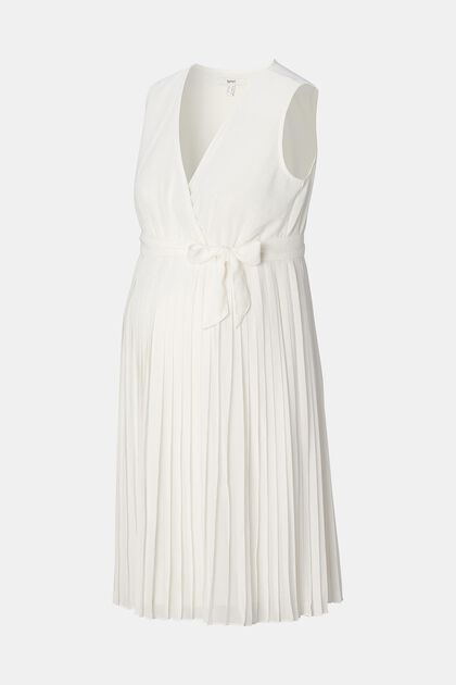 Pleated dress with tie belt