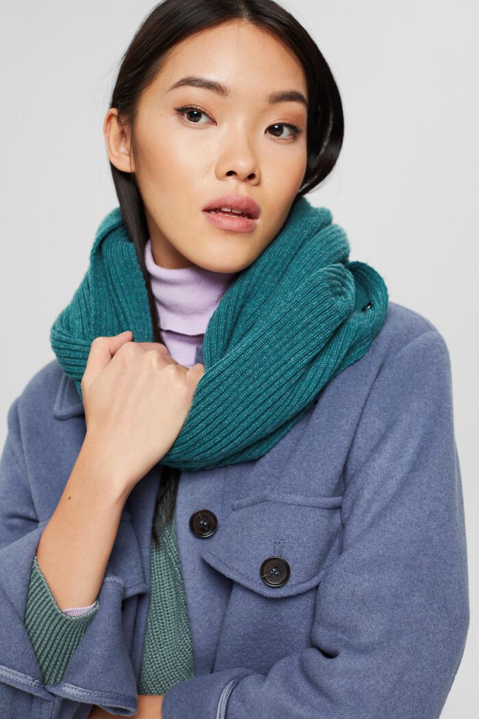 Made of recycled material: wool-blend snood