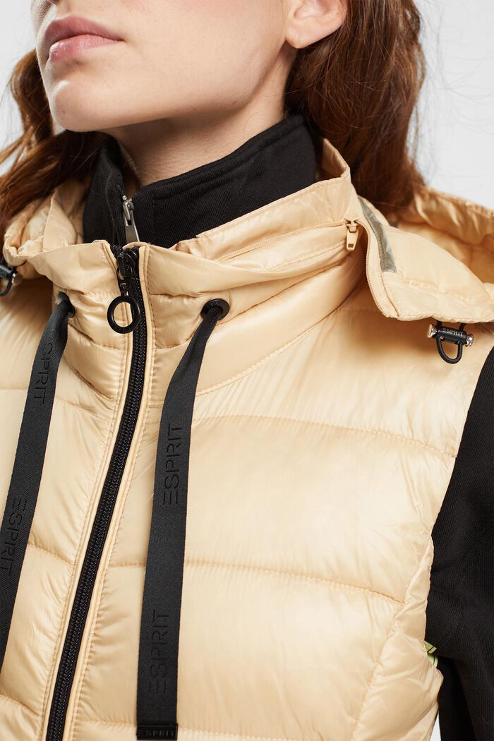 Quilted body warmer with detachable hood, CREAM BEIGE, detail image number 2