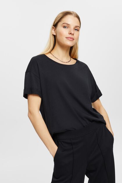 T-shirt with turn-up sleeves