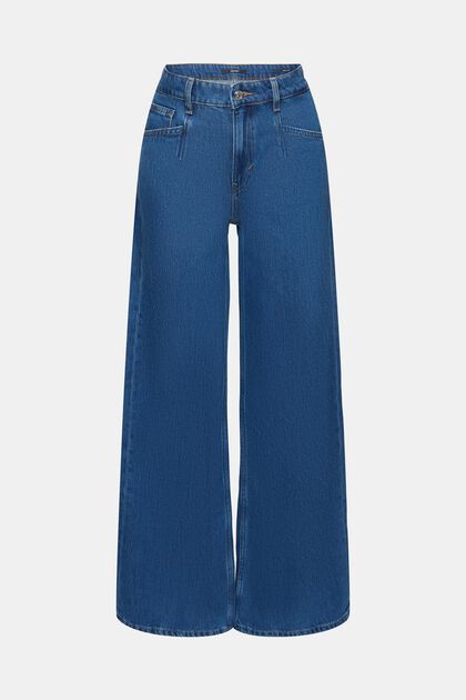 Wide-legged jeans