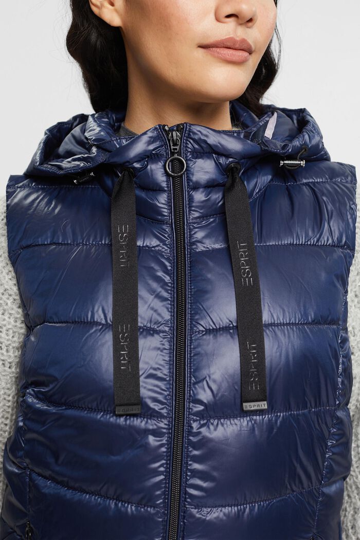 Made of recycled material: quilted body warmer with detachable hood, NAVY, detail image number 0