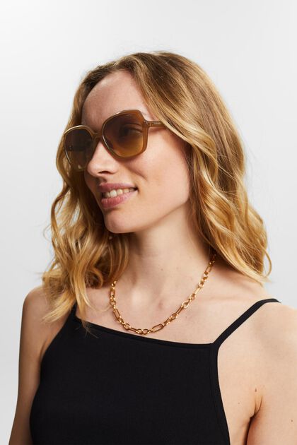 Statement sunglasses with large lenses