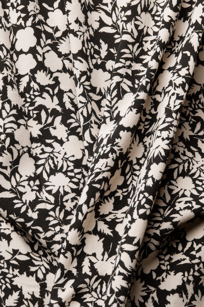Blouse with a floral pattern, LENZING™ ECOVERO™, BLACK, detail image number 4