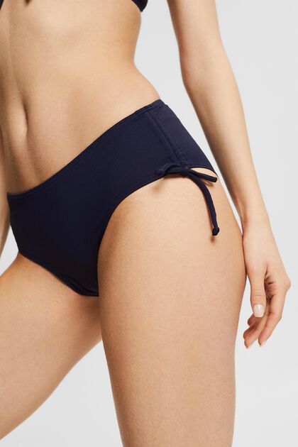 Made of recycled material: bikini briefs with texture