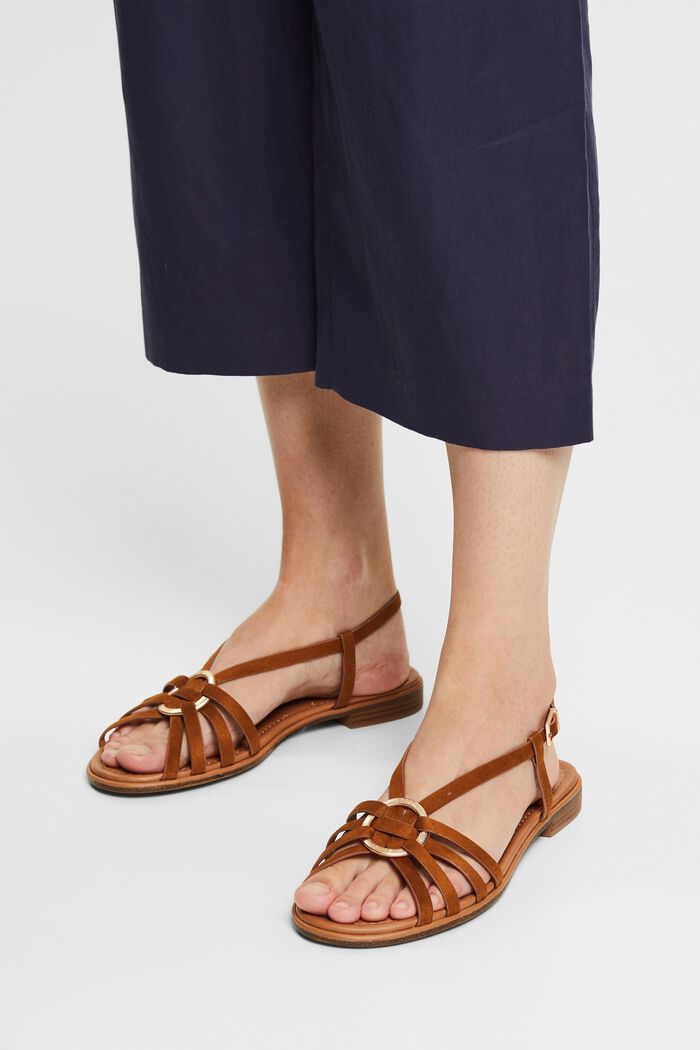 Strappy sandals with a metal ring