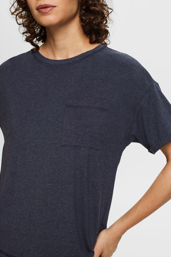 T-shirt with a breast pocket in blended cotton, NAVY, detail image number 1