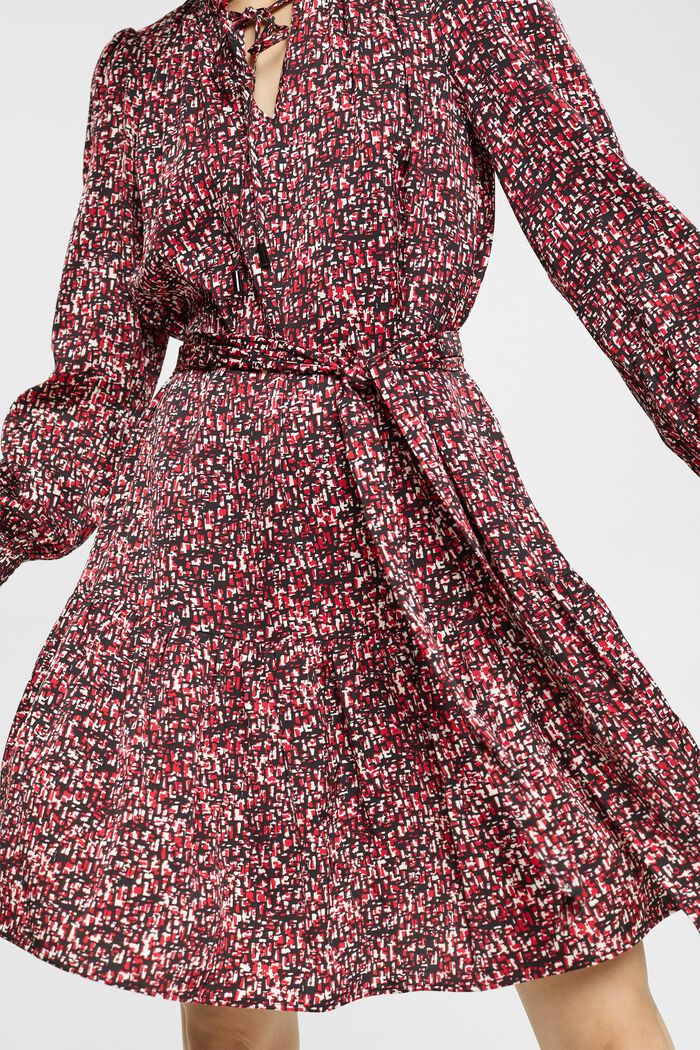 Patterned dress made with LENZING™ ECOVERO™, RED COLORWAY, detail image number 2
