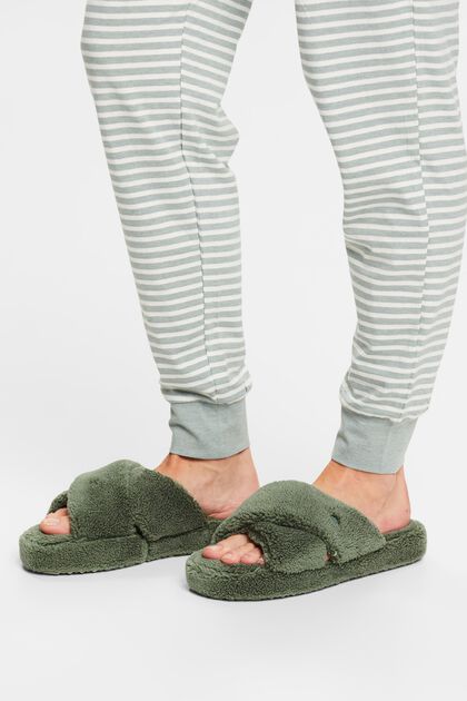 Open-toe home slippers