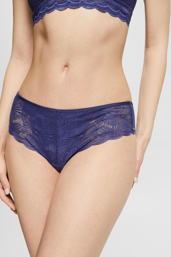 Brazilian hipster shorts made of patterned lace