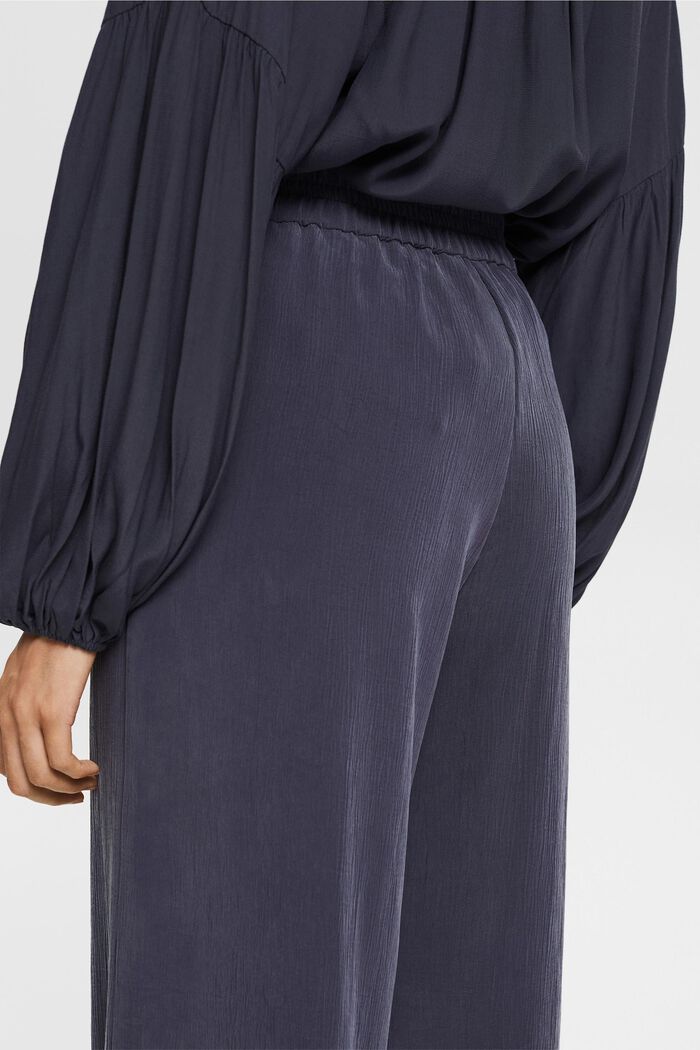 Wide-leg trousers with a crinkle finish, ANTHRACITE, detail image number 2