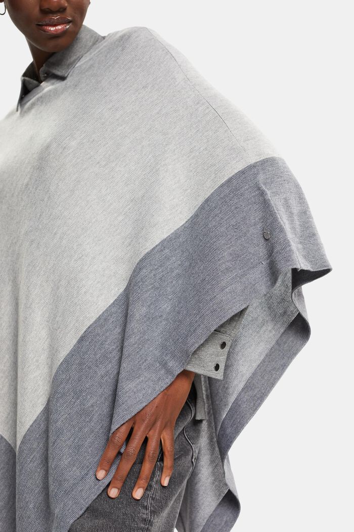Two-tone poncho, LIGHT GREY, detail image number 1