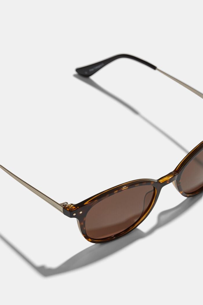Round sunglasses with metal temples