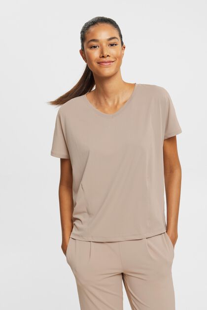 Active v-neck t-shirt with E-DRY
