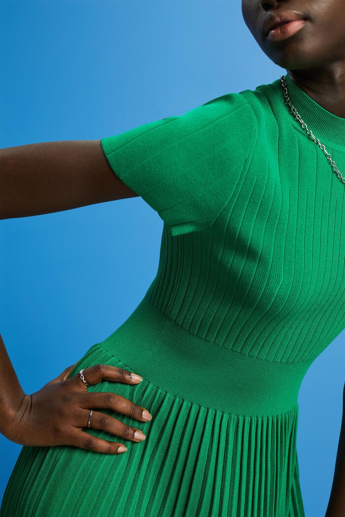 Mockneck pleated midi dress with short-sleeves, EMERALD GREEN, detail image number 2