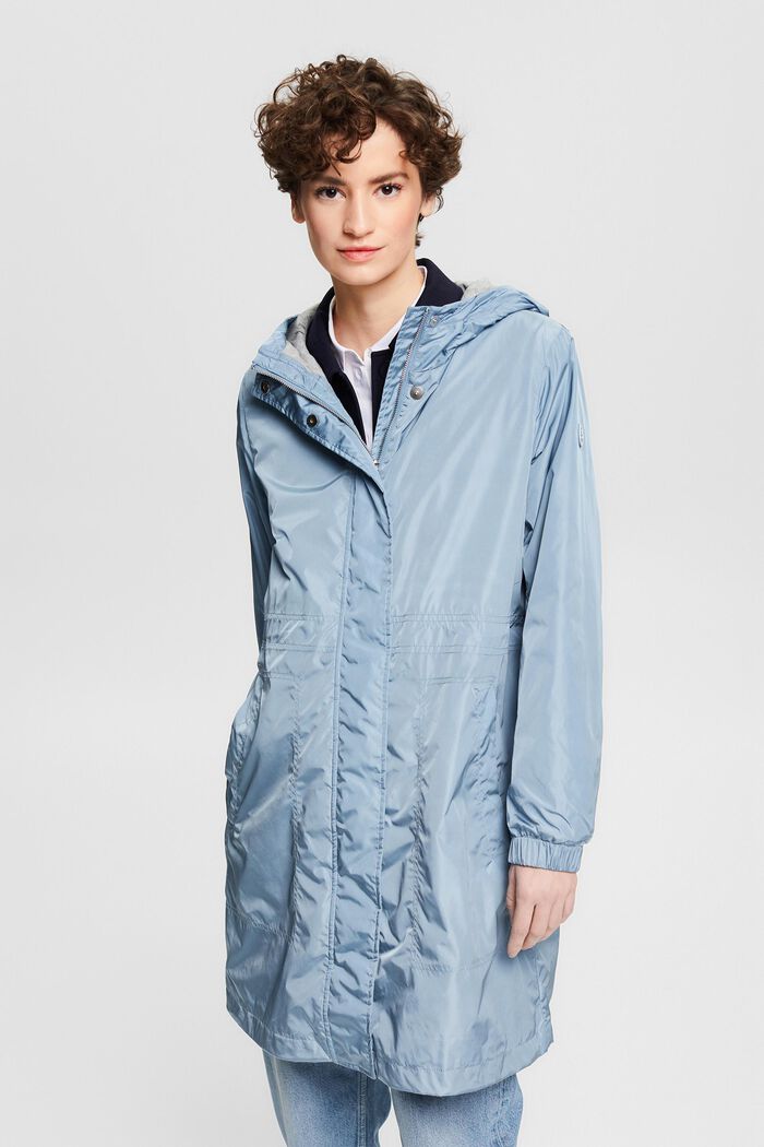 Made of recycled material: hooded rain parka
