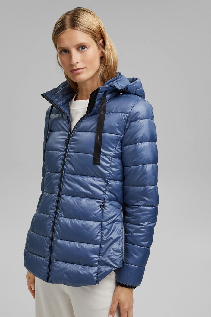 Quilted jacket with a detachable hood, made of recycled material