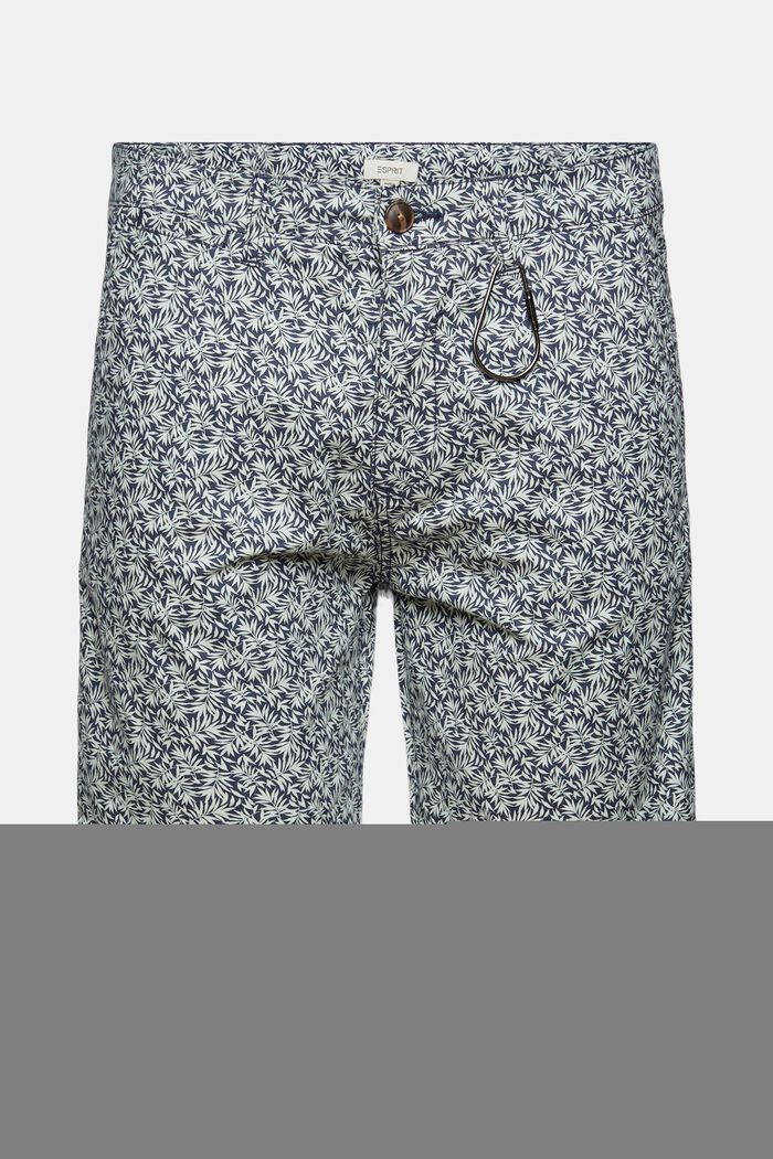 Patterned shorts with a keyring