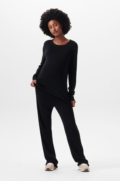 Knitted trousers with under-bump waistband