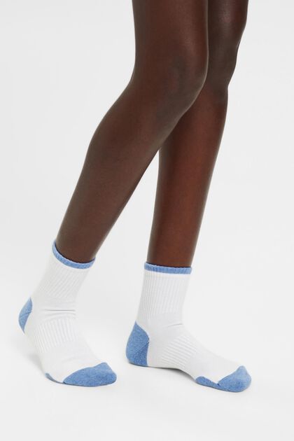 2-pack of athletic socks with coloured accents