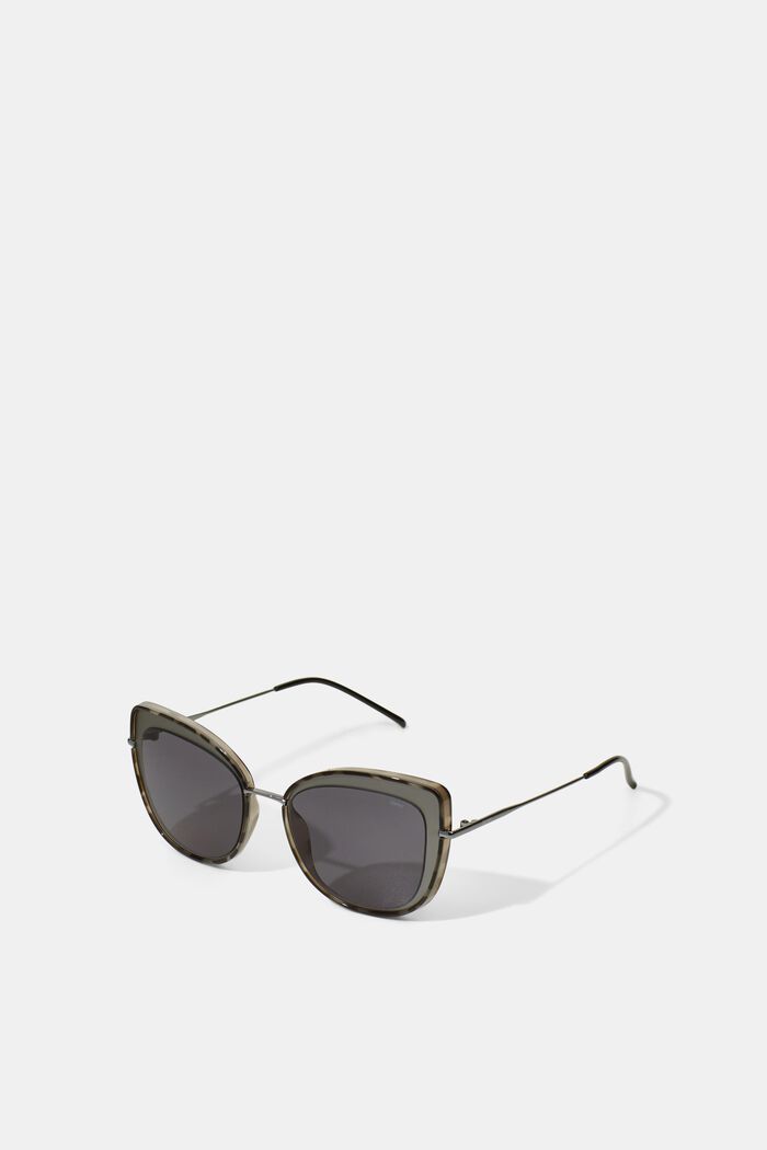 Cat-eye sunglasses with metal frames