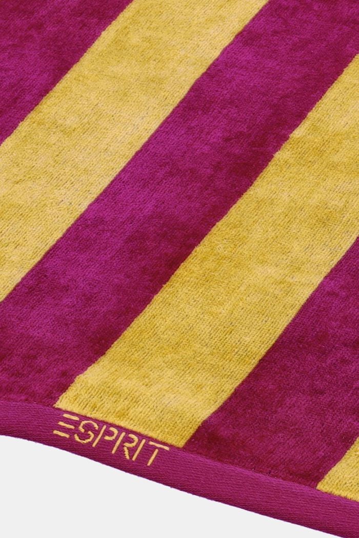 Beach towel in double faced striped design, CRANBERRY, detail image number 1