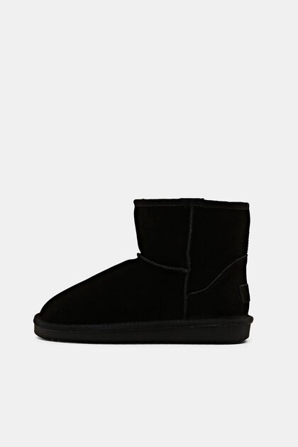 Suede boots with faux fur lining