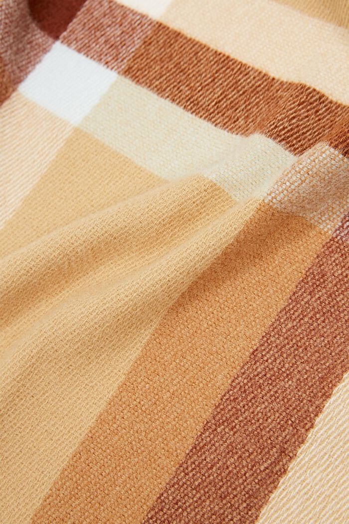 Made of recycled material: fringed woven scarf with a check pattern, KHAKI BEIGE, detail image number 1