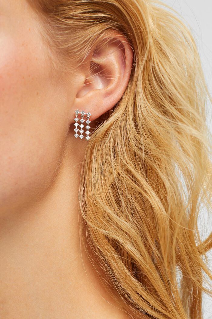 Stud earrings with zirconia