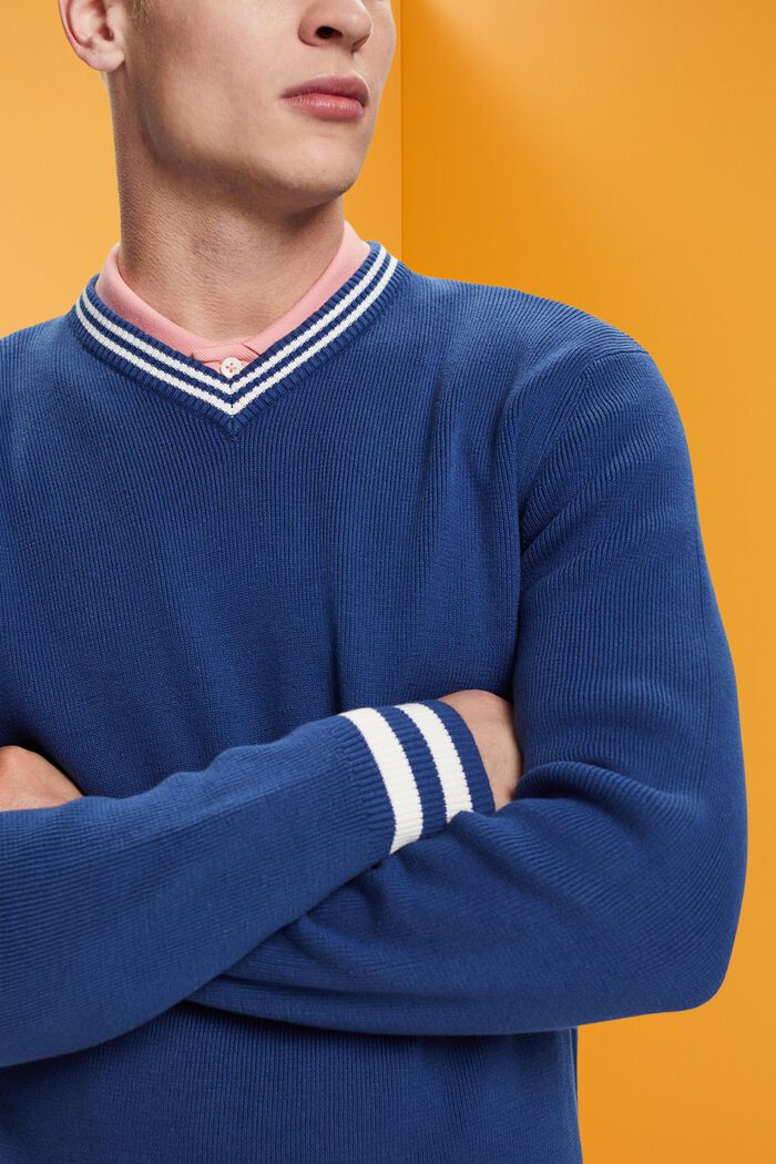 V-neck sustainable cotton jumper, BLUE, detail image number 2