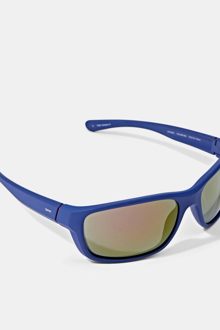 Sports sunglasses with flexible temples
