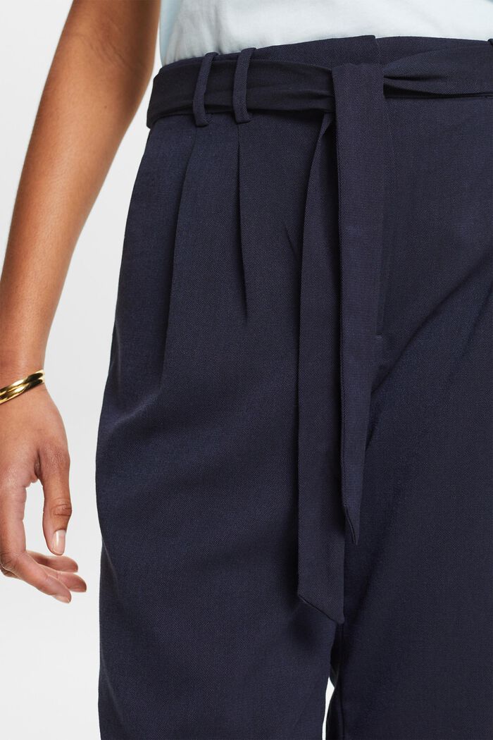 Bermuda shorts with waist pleats, NAVY, detail image number 4