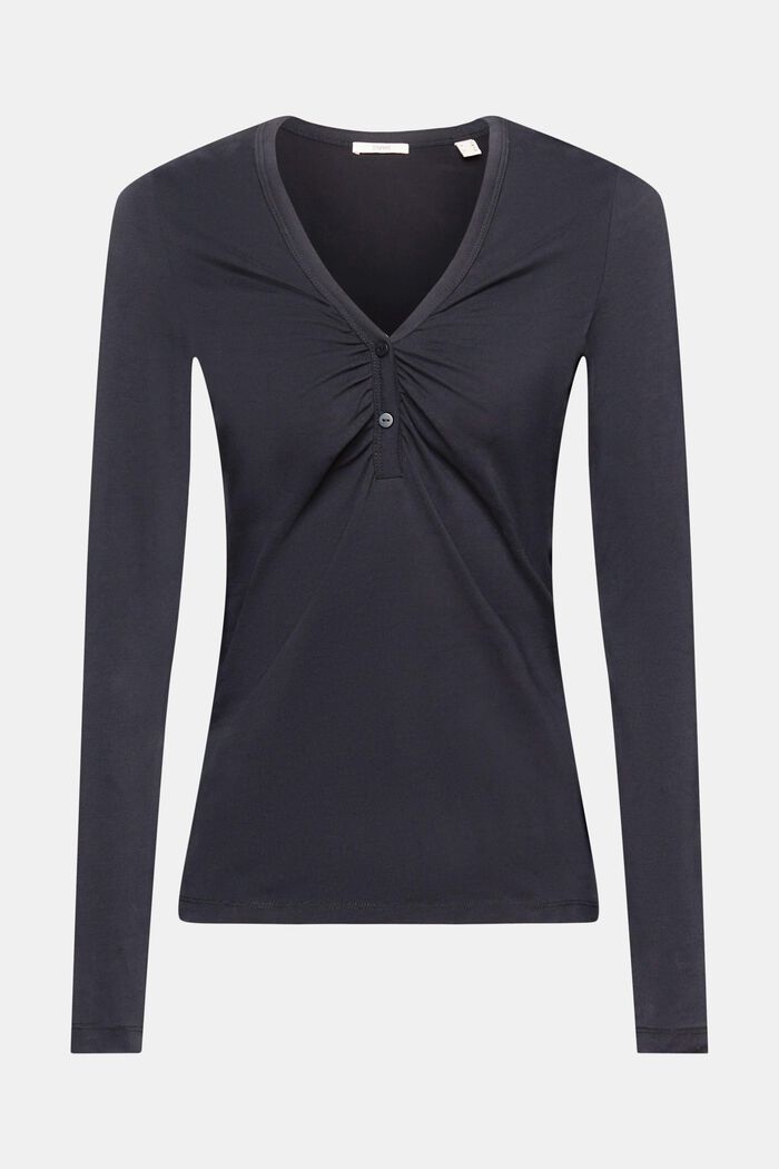 Long-sleeved top with V-neck and buttons