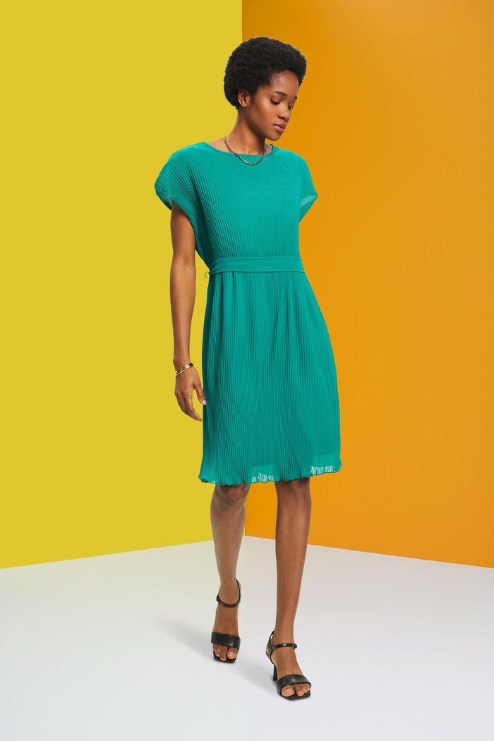 Sleeveless plissé dress, LENZING™ ECOVERO™, EMERALD GREEN, detail image number 5