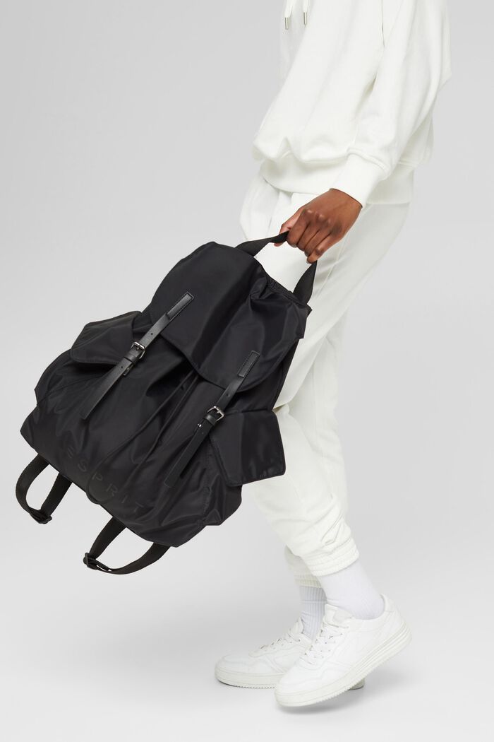 Made of recycled material: backpack with side compartments