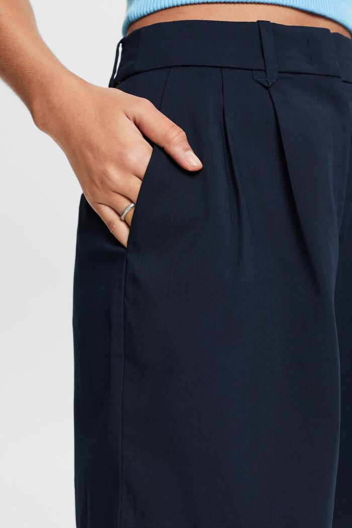 Pleated Bermuda Shorts, NAVY, detail image number 4